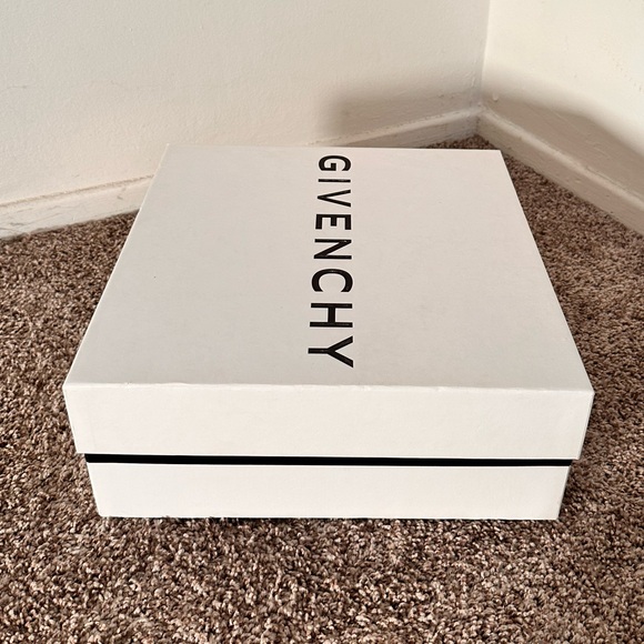 Empty Givenchy box - Picture 5 of 7